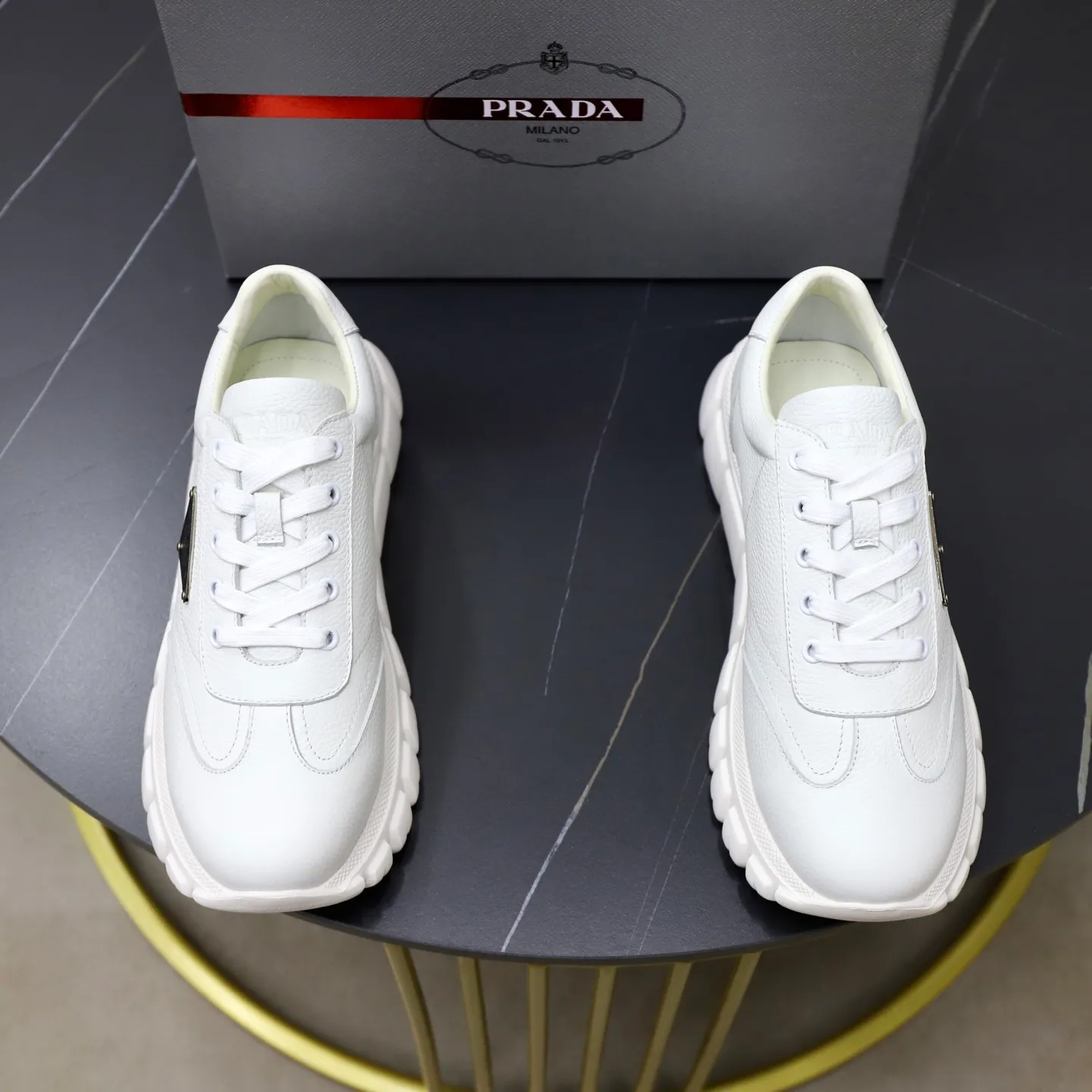 Ex-factory price: 700💰Top original order Brand: PRADA (Prada) Standard code: Men's size 38/44 (45 can be customized) Grade: Same as the official website Material: Original cowhide stitching, cowhide lining, original combination two-color wear-resistant soft outsole Style category: casual sports version, young fashion, European and American trend, British style Color: actual picture color
